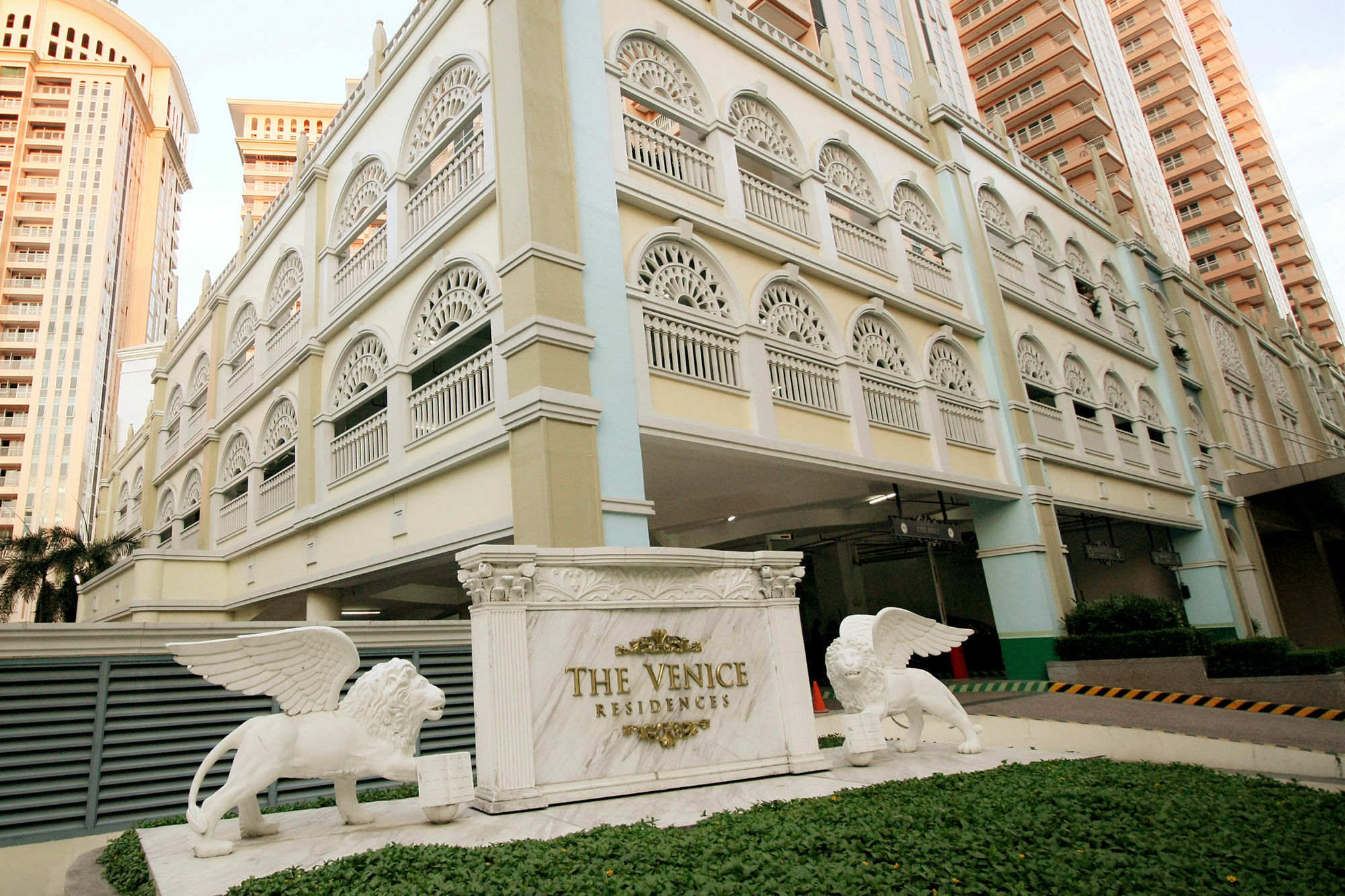 Maxstays - Max Style @ The Venice Residences Taguig Exterior photo